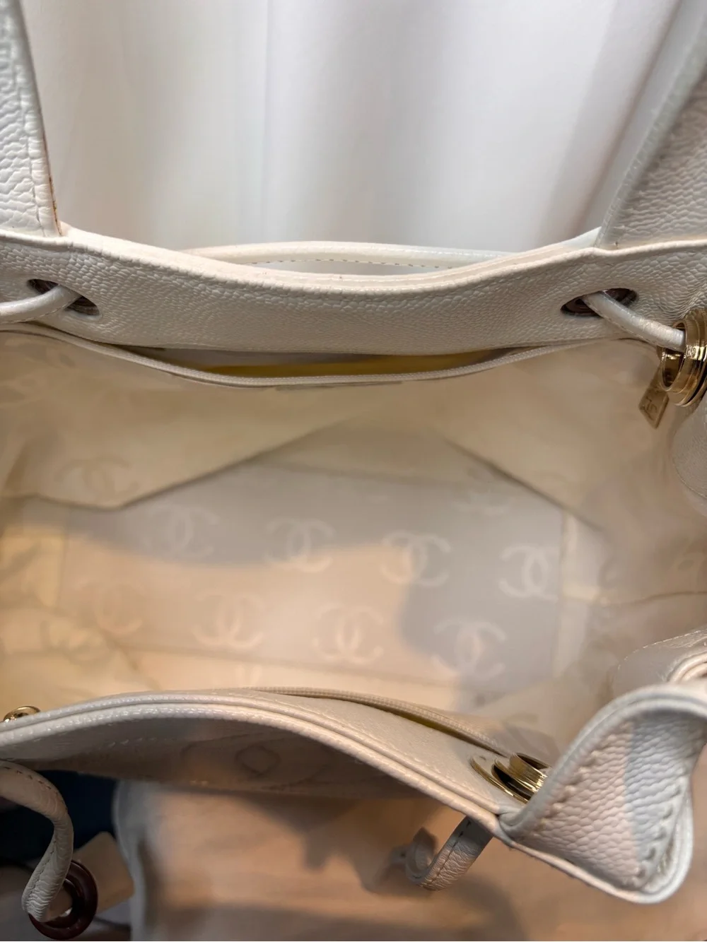 CHANEL Vintage White Caviar Leather CC Drawstring Tote Shoulder Bag 9.5”